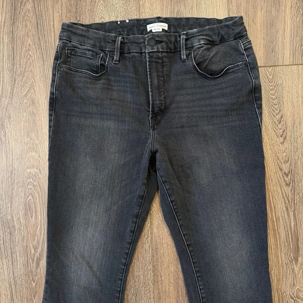 Good American Good Petite Frayed Skinny Jeans in a gray-black stretch denim